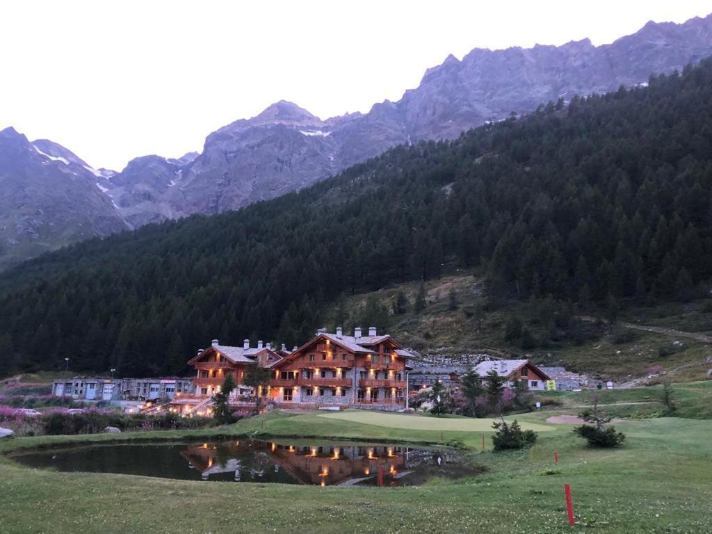 3 Chalets Aparthotel Breuil-Cervinia Bagian luar foto