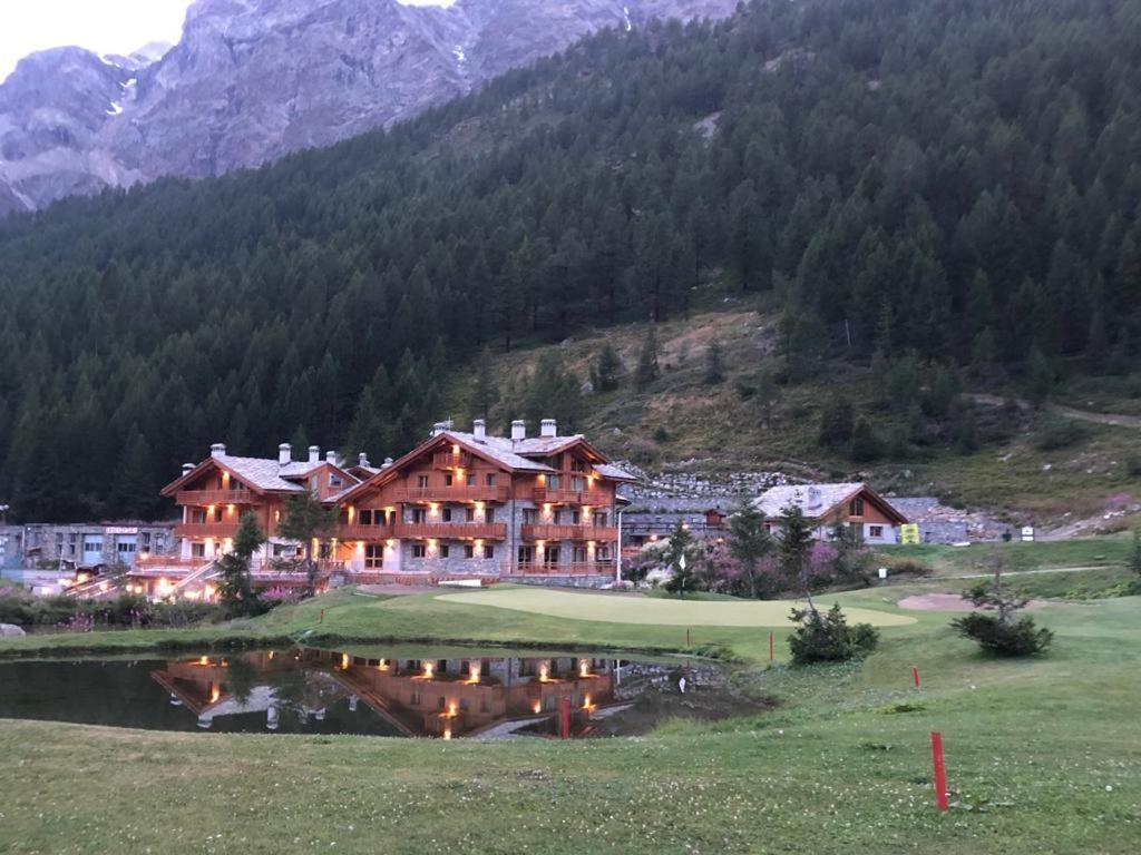 3 Chalets Aparthotel Breuil-Cervinia Bagian luar foto